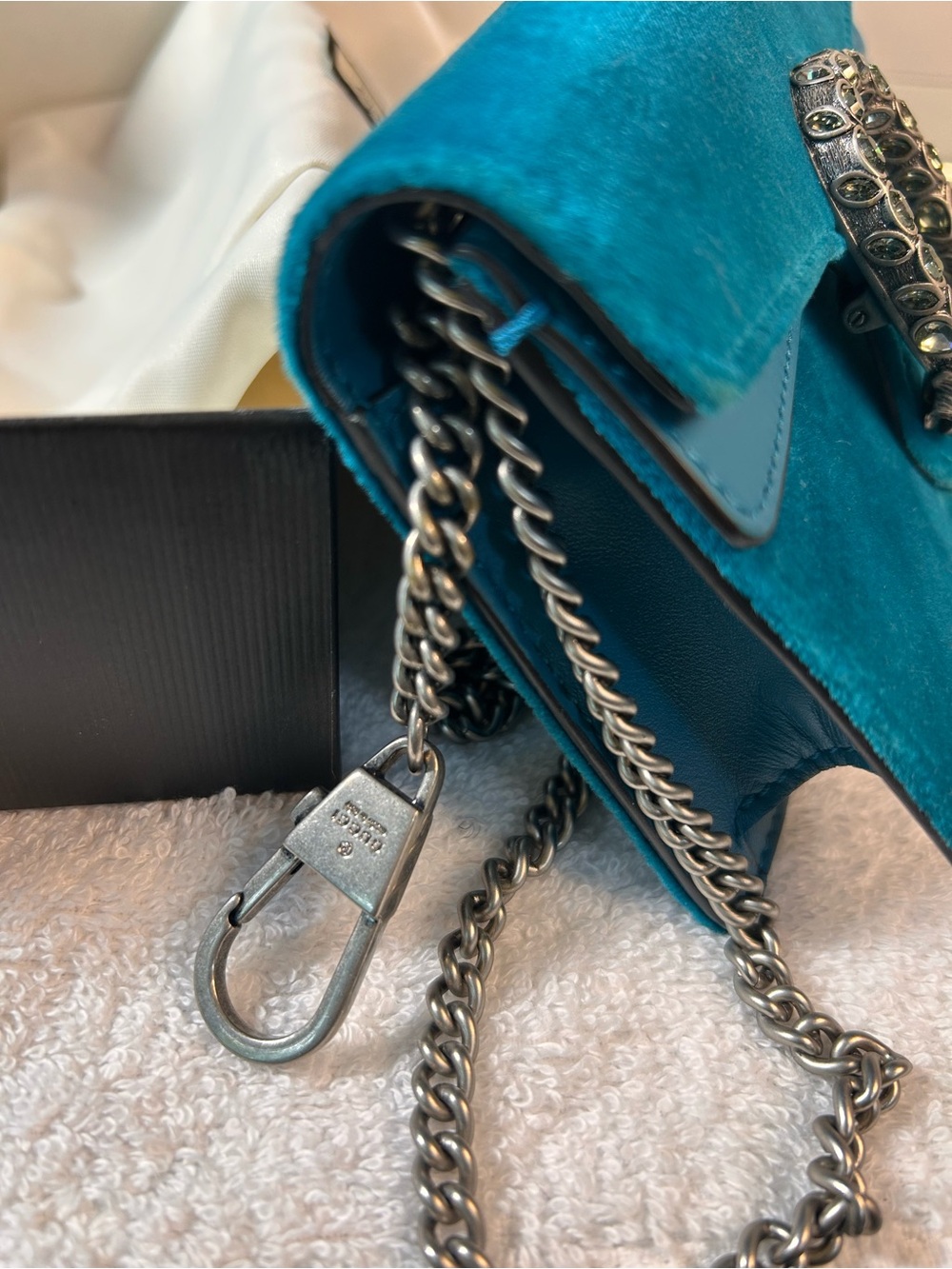 Authentic Gucci Teal Velvet Dionysus Chain Crossbody Bag - Picture 6 of 14